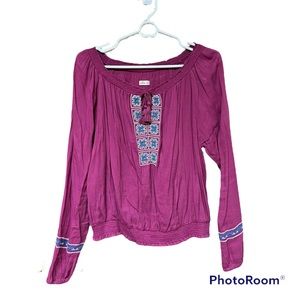 🔹HOLLISTER: Women’s size S, dark pink long sleeve blouse, w/embroidery🔹